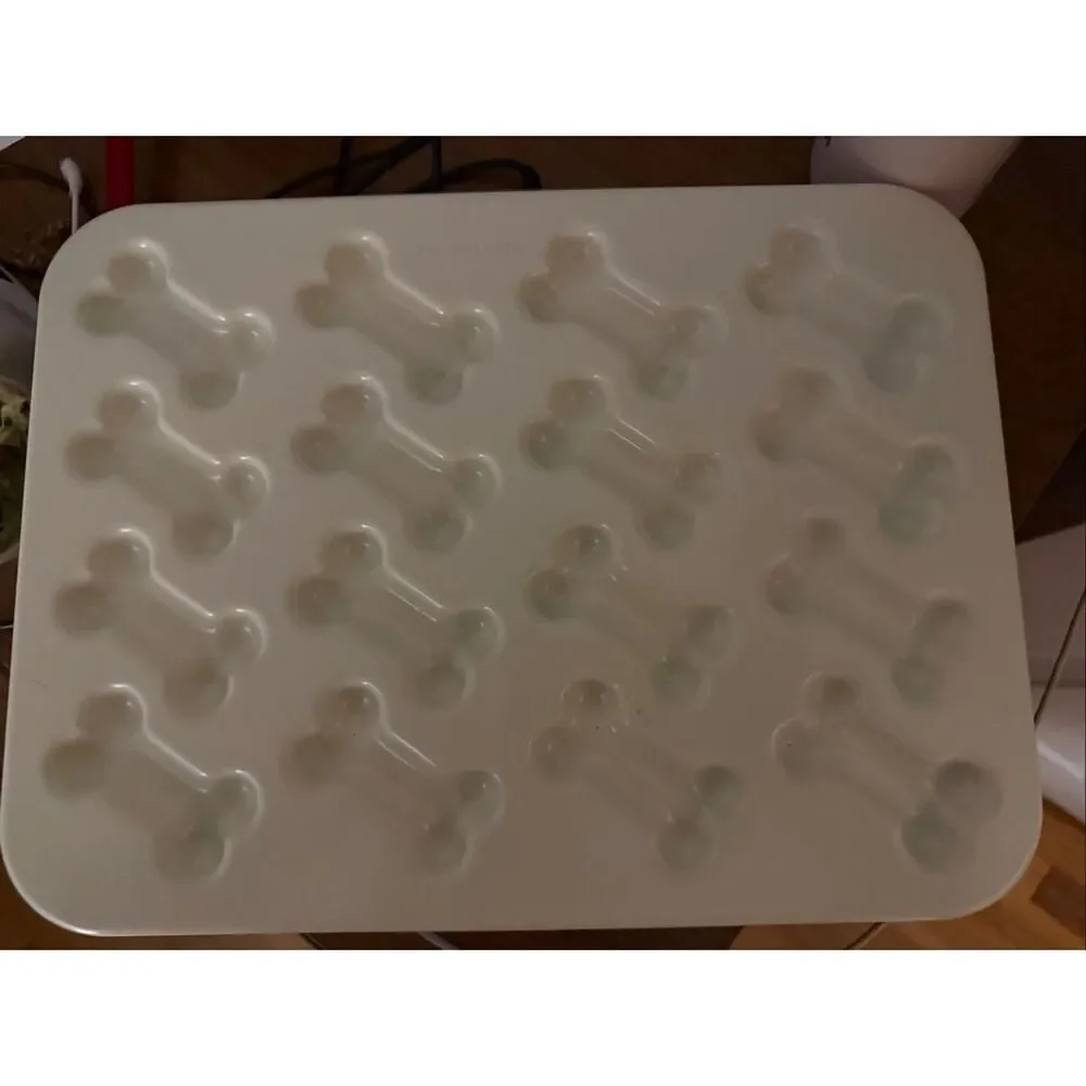 Nordic Ware Puppy Love Treat Pan
